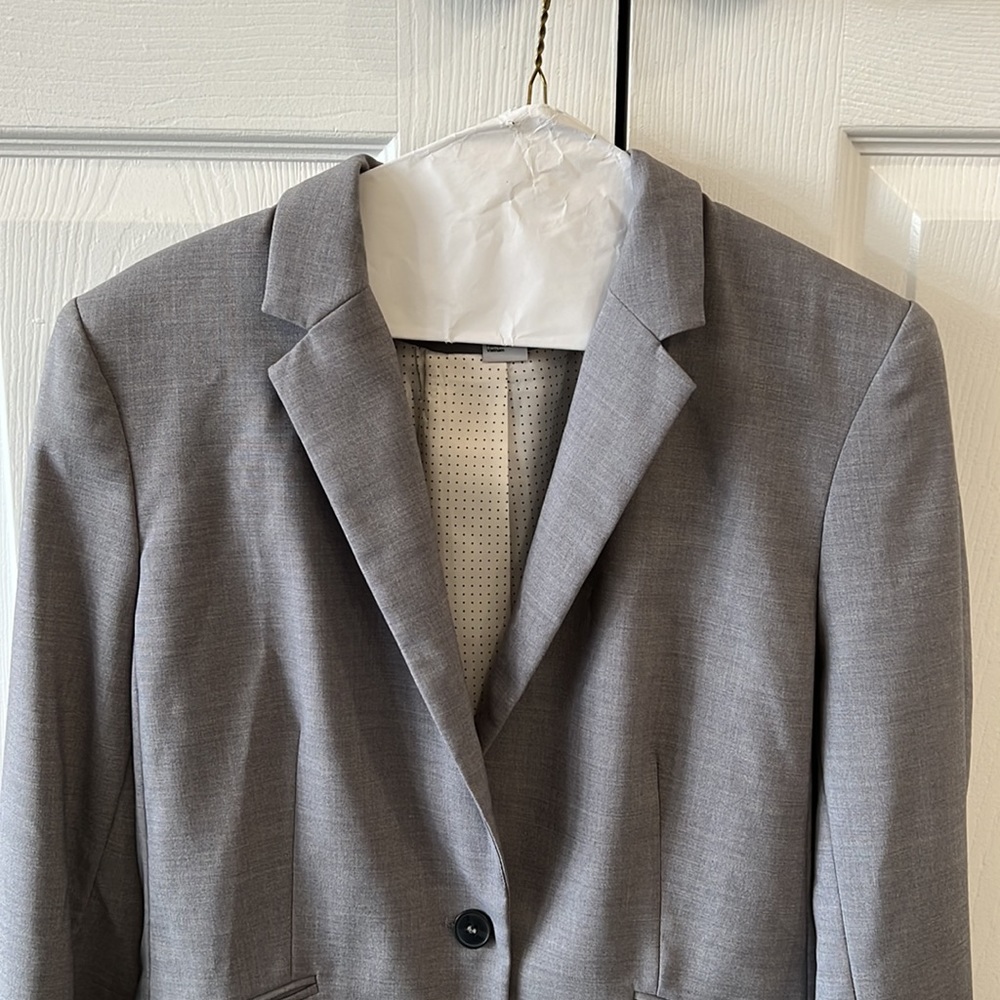 Grey Blazer With One Button Closure. - image 2